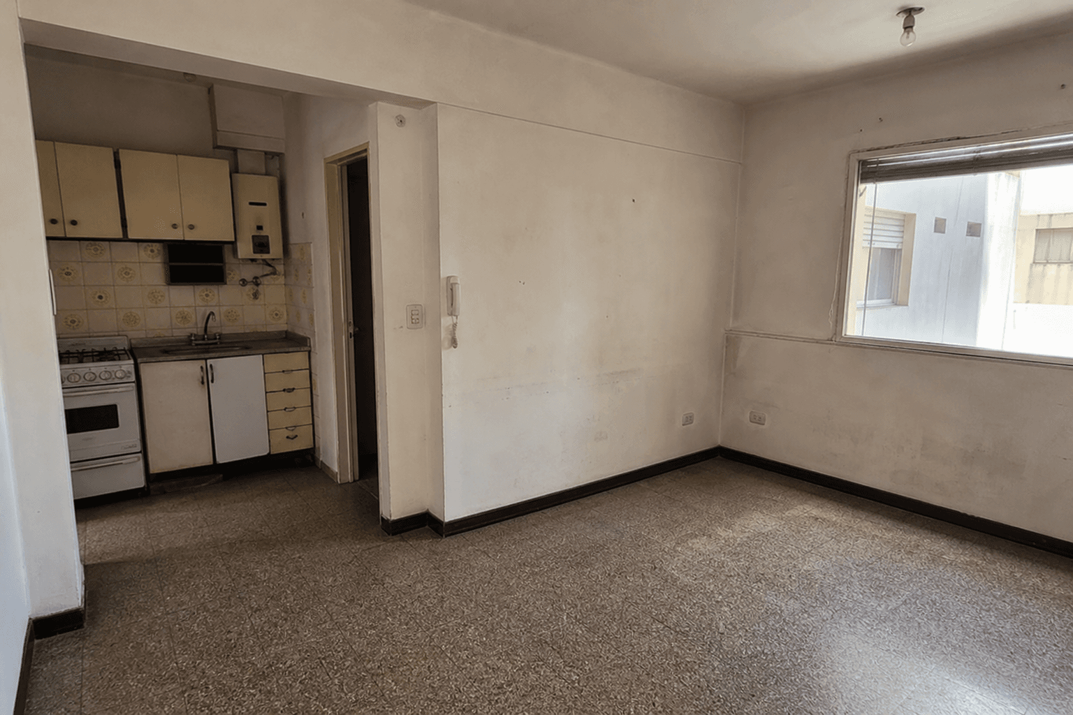 Monoambiente en Villa Crespo con terminaciones viejas